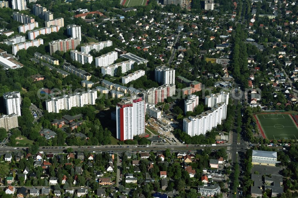 Aerial photograph Berlin - Neukoelln district in the urban area in Berlin. Here the large housing estate Gropiusstadt in Rudow