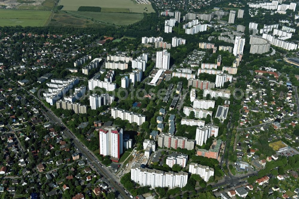 Aerial photograph Berlin - Neukoelln district in the urban area in Berlin. Here the large housing estate Gropiusstadt in Rudow