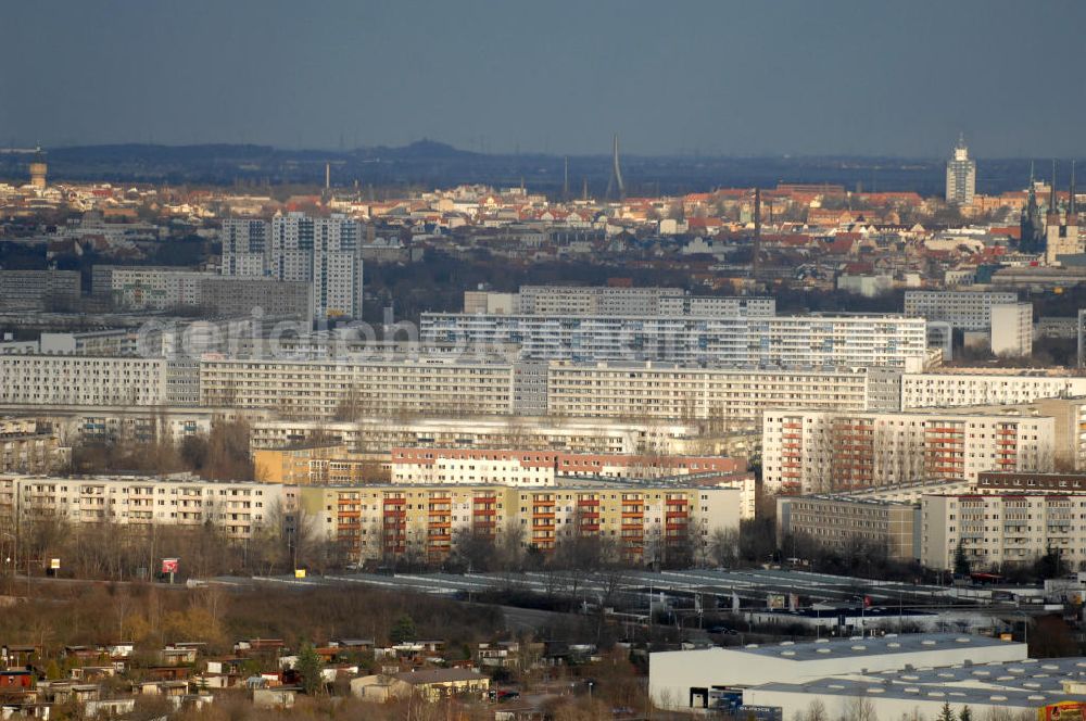 Aerial photograph Halle / Saale - Stadtteilansicht mit Plattenbauten / Mehrfamilienhäuser im Stadtteil Halle-Neustadt in Sachsen-Anhalt. View of industrialized buildings / blocks of flats in the district Neustadt in Saxony-Anhalt.