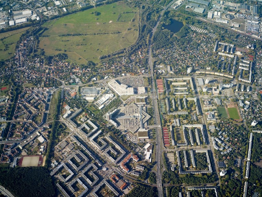 Aerial photograph Potsdam - District Potsdam Suedost in the city in Potsdam in the state Brandenburg. Also shown the Stern-Center