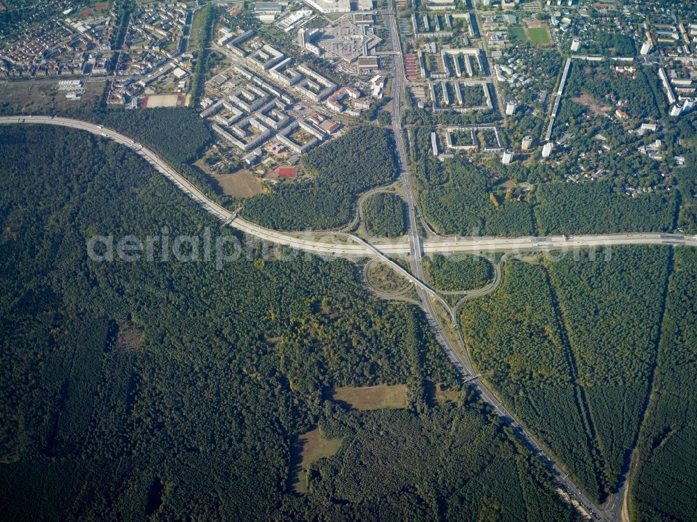 Potsdam from the bird's eye view: District Potsdam Suedost in the city in Potsdam in the state Brandenburg. Also shown the Stern-Center