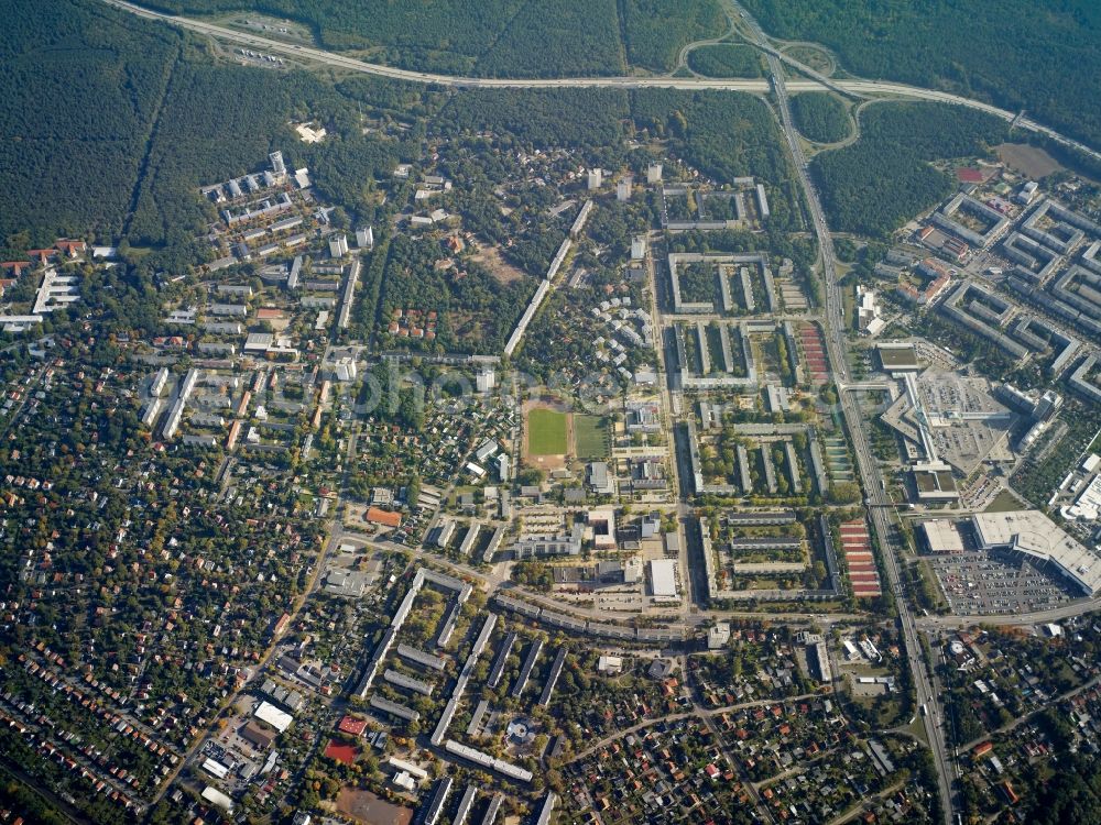 Aerial photograph Potsdam - District Potsdam Suedost and its residential areas Stern and Am Stern near the motorway A115 and the road Nuthestrasse aswell as nearby forestland in Potsdam in the state Brandenburg