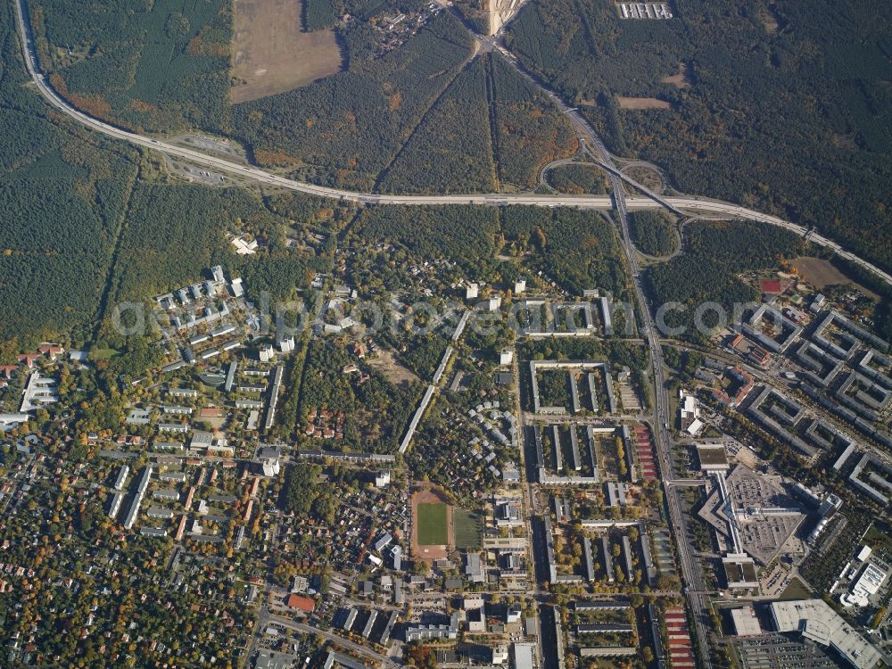 Potsdam from the bird's eye view: District Potsdam Suedost with its housing areas Stern and Am Stern besides the Road Nuthestrasse and the motorway A 115 in the city in Potsdam in the state Brandenburg