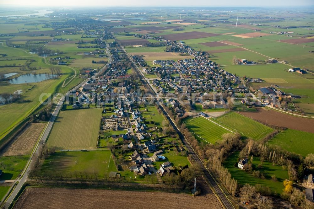 Emmerich am Rhein from above - District Praest an der B8 in the city in Emmerich am Rhein in the state North Rhine-Westphalia