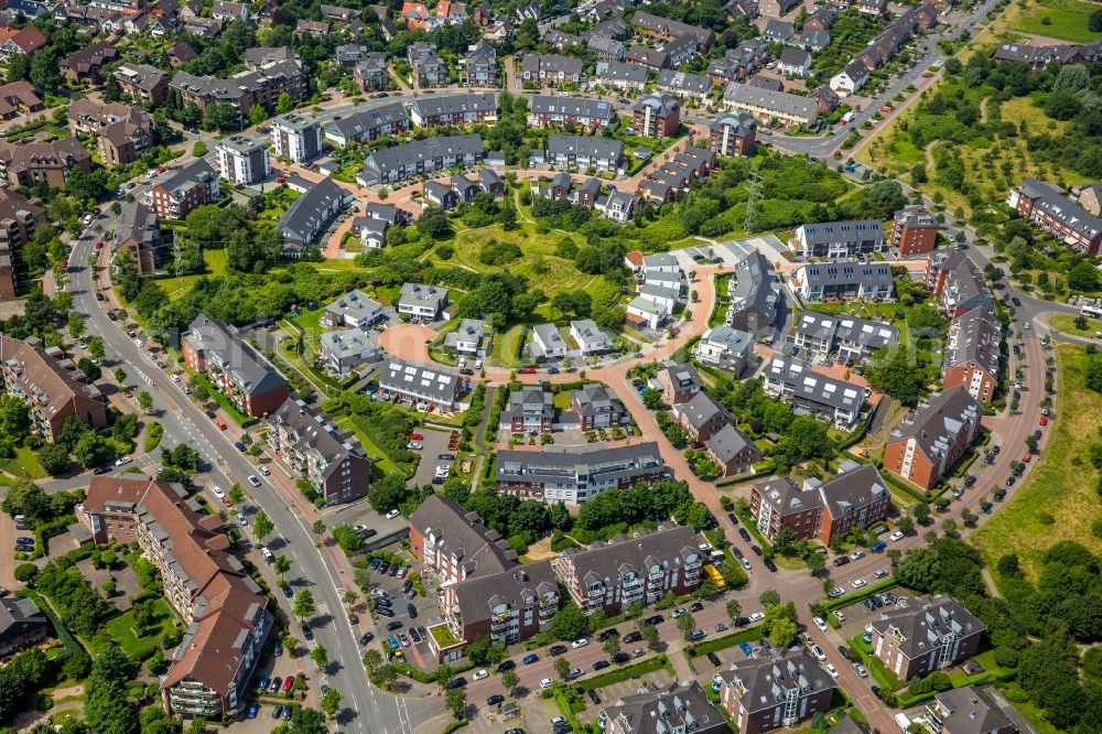 Mülheim an der Ruhr from the bird's eye view: District Saarn in the city in Muelheim on the Ruhr in the state North Rhine-Westphalia