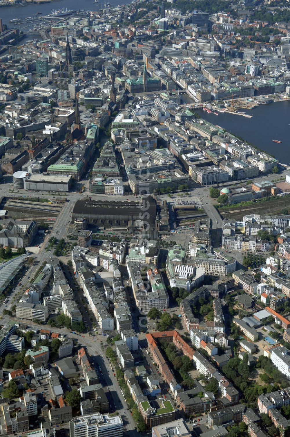 Hamburg from the bird's eye view: Blick über den Stadtteil Sankt Georg mit dem Straßenverlauf Steindamm Ecke Danziger Strasse auf die Hamburger Altstadt. Kontakt: Hamburg Tourismus GmbH, Steinstrasse 7, 20095 Hamburg, Tel: +49(0)40 30051 300, Fax +49(0)40 30051 333, Email: info@hamburg-tourismus.de