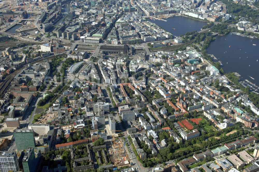 Hamburg from above - Blick über eine Baustelle eines Büro- und Geschäftsgebäude in Sankt Georg, Anschrift: Steindamm 90-106, auf die Hamburger Altstadt mit der Binnenalster und Außenalster. Kontakt: Hamburg Tourismus GmbH, Steinstrasse 7, 20095 Hamburg, Tel: +49(0)40 30051 300, Fax +49(0)40 30051 333, Email: info@hamburg-tourismus.de