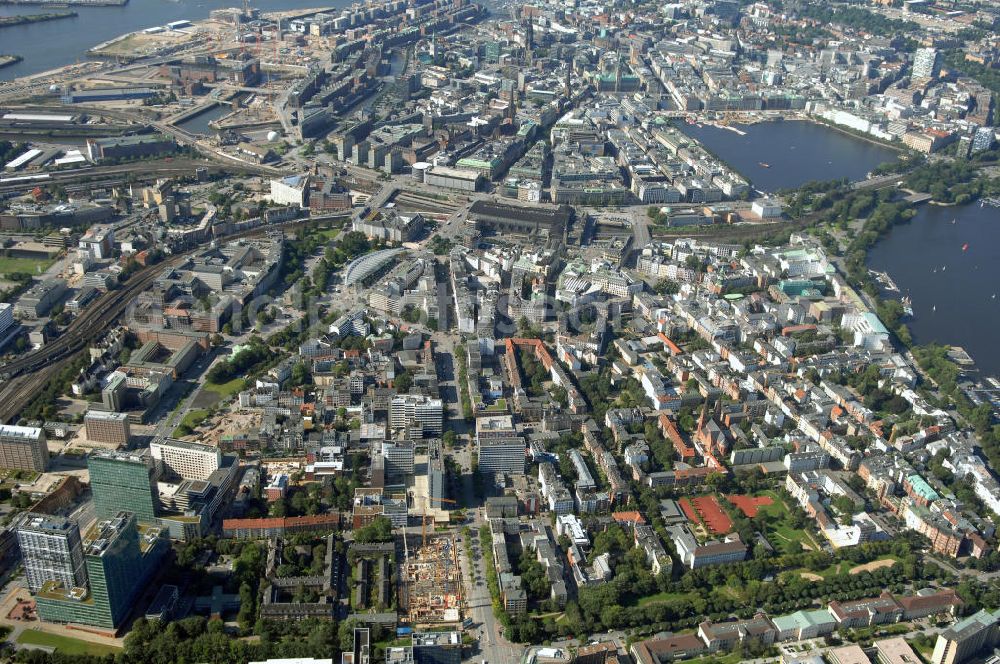 Hamburg from the bird's eye view: Blick über eine Baustelle eines Büro- und Geschäftsgebäude in Sankt Georg, Anschrift: Steindamm 90-106, auf die Hamburger Altstadt mit der Binnenalster und Außenalster. Kontakt: Hamburg Tourismus GmbH, Steinstrasse 7, 20095 Hamburg, Tel: +49(0)40 30051 300, Fax +49(0)40 30051 333, Email: info@hamburg-tourismus.de