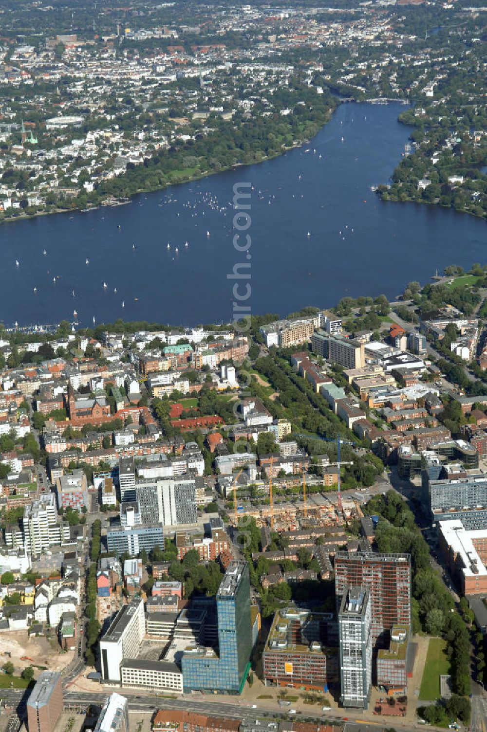 Hamburg from the bird's eye view: Blick auf den Stadtteil Sankt Georg an der Außenalster, u.a. mit Bürogebäuden an der Strasse Beim Strohhause. Kontakt: Hamburg Tourismus GmbH, Steinstrasse 7, 20095 Hamburg, Tel: +49(0)40 30051 300, Fax +49(0)40 30051 333, Email: info@hamburg-tourismus.de