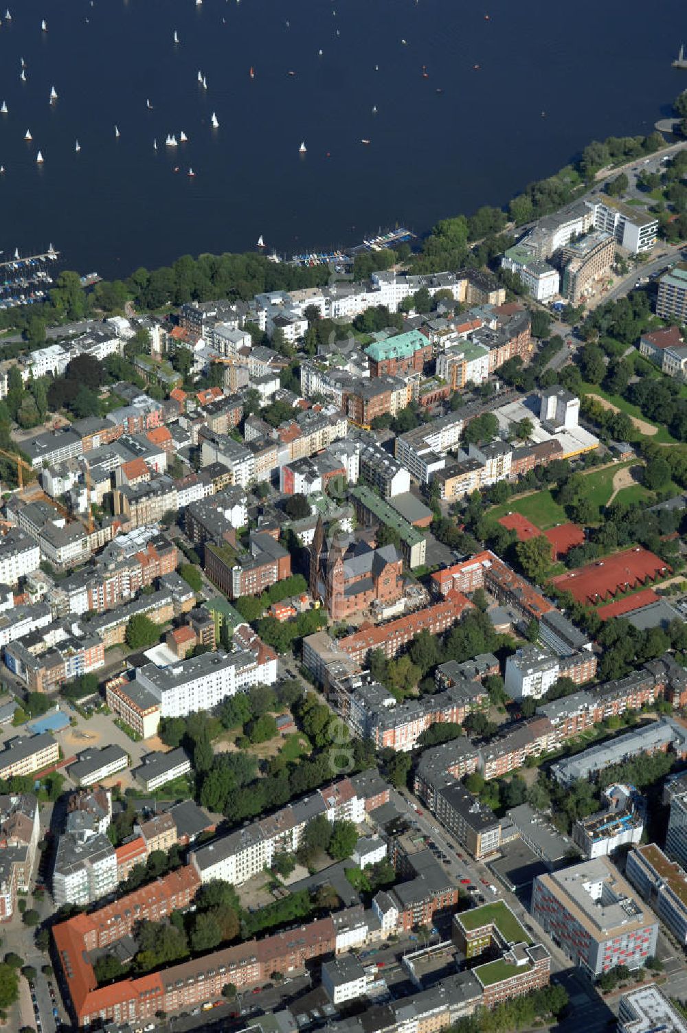 Aerial photograph Hamburg - Blick auf den Stadtteil Sankt Georg mit dem Straßenverlauf Steindamm Ecke Danziger Strasse, im Hintergrund die Außenalster. Kontakt: Hamburg Tourismus GmbH, Steinstrasse 7, 20095 Hamburg, Tel: +49(0)40 30051 300, Fax +49(0)40 30051 333, Email: info@hamburg-tourismus.de