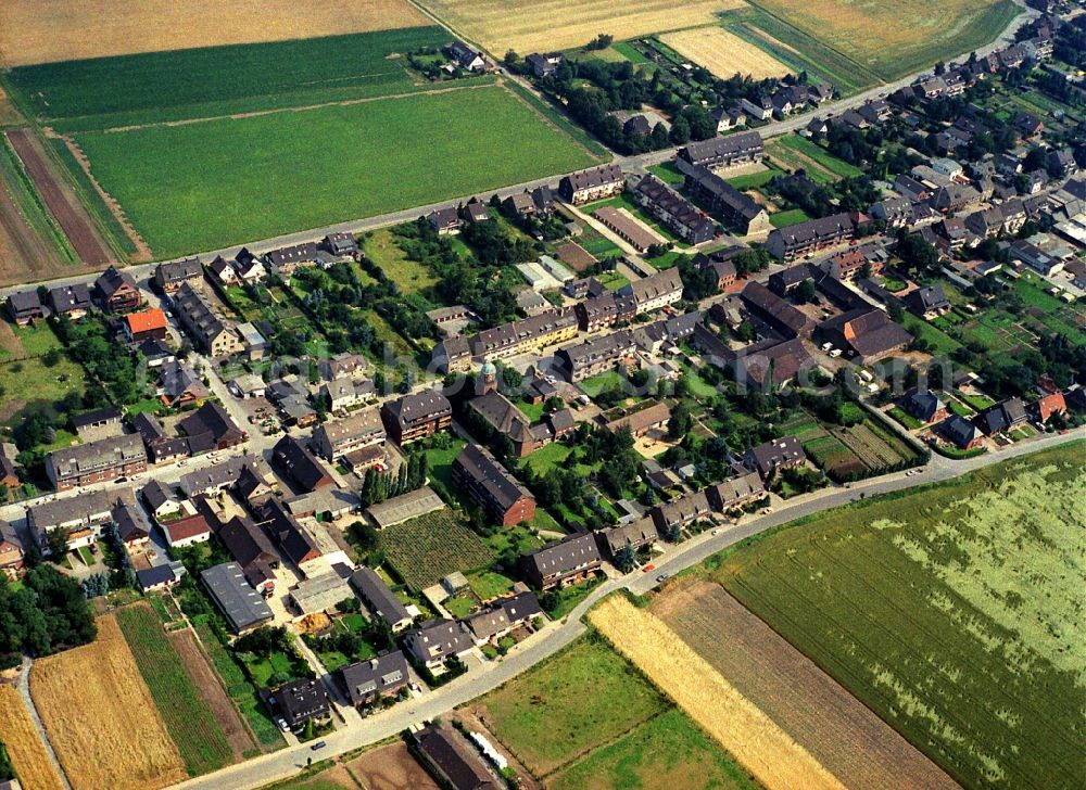 Aerial image Duisburg - District Serm in the city in Duisburg in the state North Rhine-Westphalia