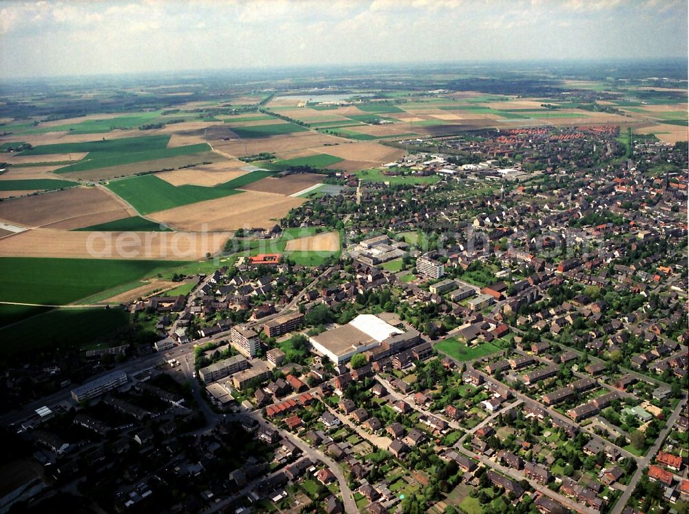 Krefeld, Hüls from the bird's eye view: District in the city in Krefeld, Huels in the state North Rhine-Westphalia