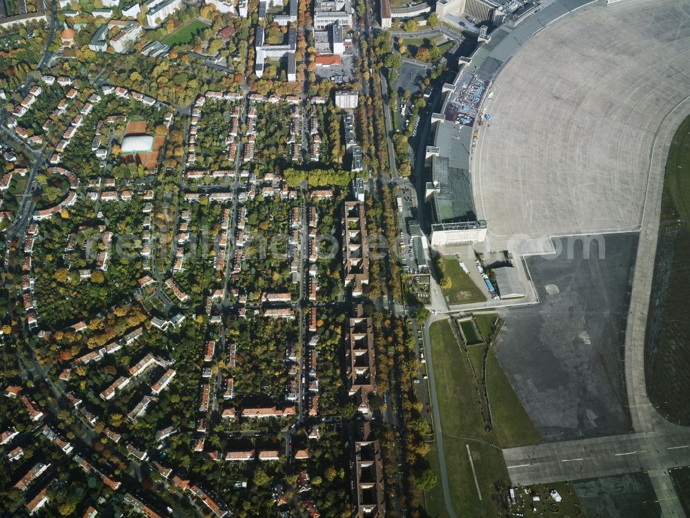 Berlin from above - District Tempelhof with residential area along the Paradestrasse - Bundesring - Leonhardyweg in the city opposite the former airport Tempelhof in Berlin