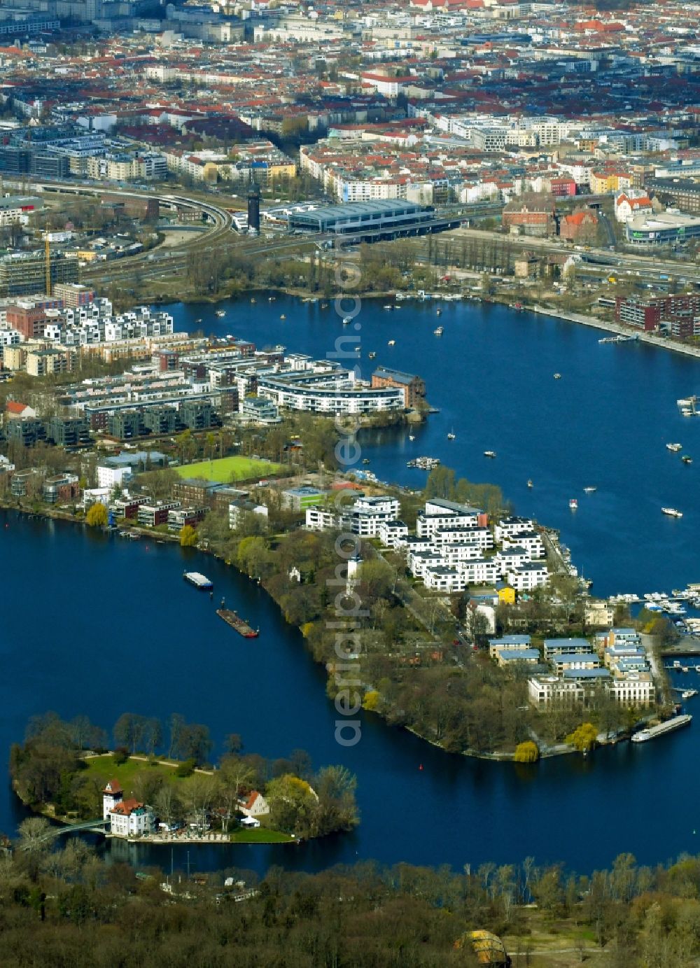 Berlin from above - District Treptow - Friedrichshain the Plaenterwald and the peninsula Stralau in the city in Berlin