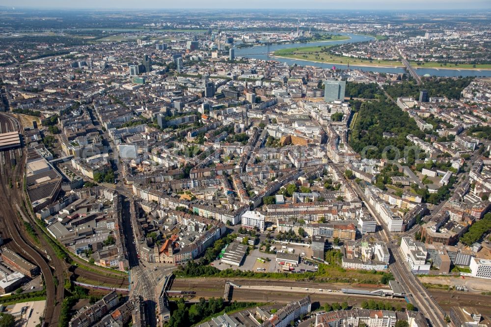 Düsseldorf from the bird's eye view: District Wehrhahn in the city in Duesseldorf in the state North Rhine-Westphalia