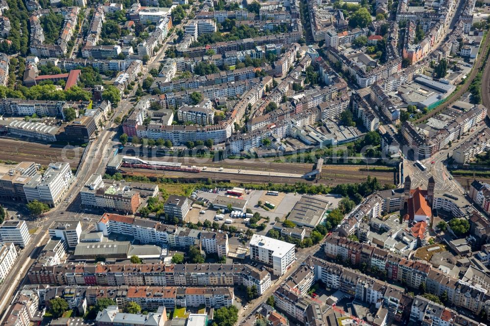 Düsseldorf from above - District Wehrhahn in the city in Duesseldorf in the state North Rhine-Westphalia