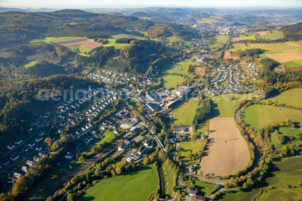 Meschede from the bird's eye view: District Wehrstapel in the city at the motorway A46 in Meschede in the state North Rhine-Westphalia