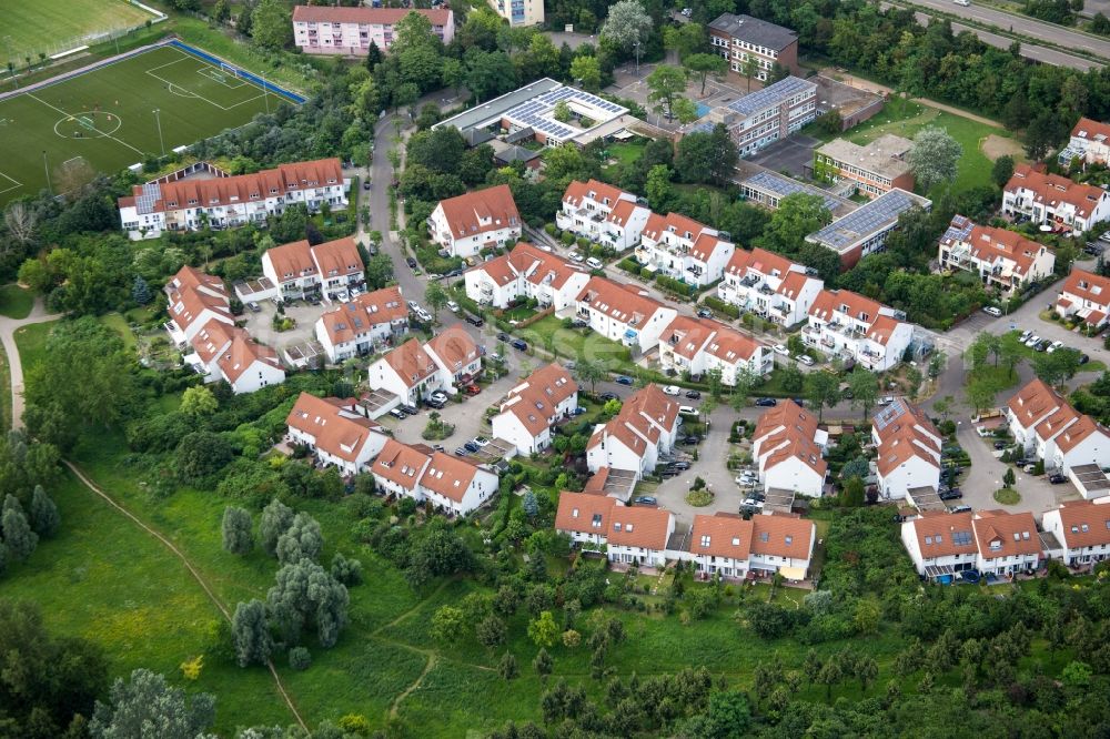 Aerial image Mannheim - District Wilhelm-Peters-Strasse in the city in the district Rheinau in Mannheim in the state Baden-Wuerttemberg, Germany