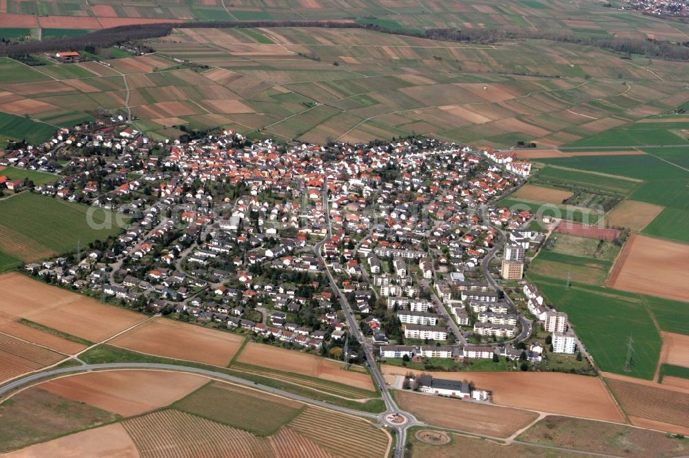 Bad Kreuznach from the bird's eye view: Winzenheim is a mixed residential area with single family homes, multi-family homes but also prefabricated building. The village is surrounded by fields and farmland as far as the eye can see. The district belongs to Bad Kreuznach in Rhineland-Palatinate