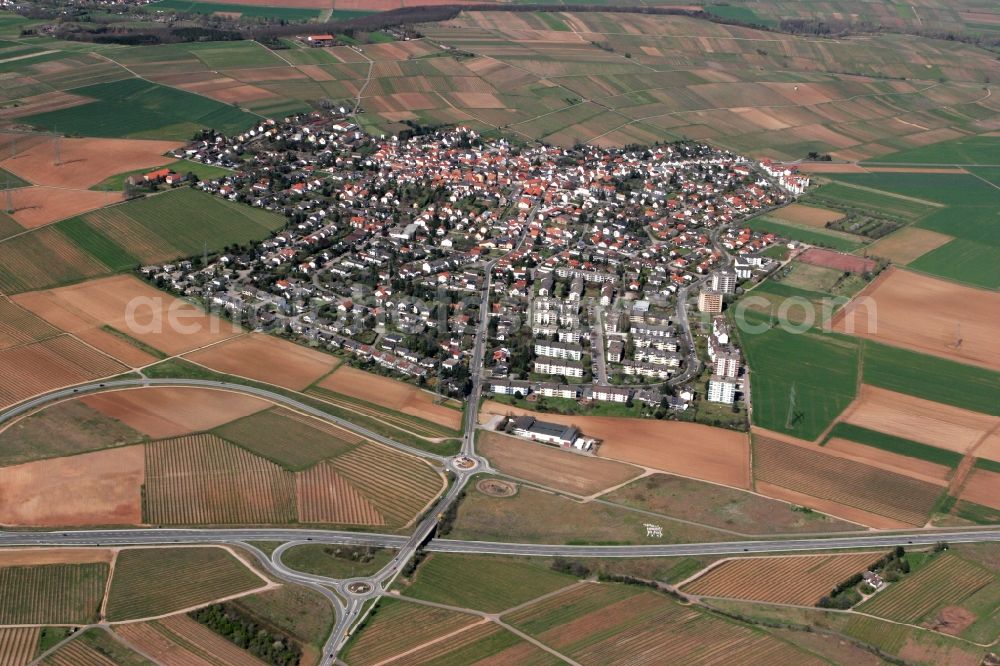 Aerial photograph Bad Kreuznach - Winzenheim is a mixed residential area with single family homes, multi-family homes but also prefabricated building. The village is surrounded by fields and farmland as far as the eye can see. The district belongs to Bad Kreuznach in Rhineland-Palatinate