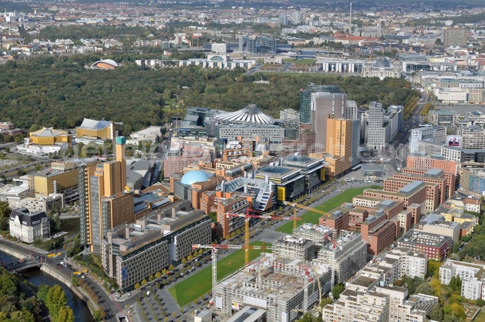 Aerial image Berlin - View at the buildings of the Park Colonnade at the Potsdamer Platz in the district Mitte in Berllin. The ensemble consists of five individual buildings, designed by the architect Giorgio Grassi. The individual buildings were each designed by different architects. On the so-called Berlin mix offices, restaurants, bars, shops and flats are here located. Responsible for the Park Colonnades is the HVB Immobilien AG