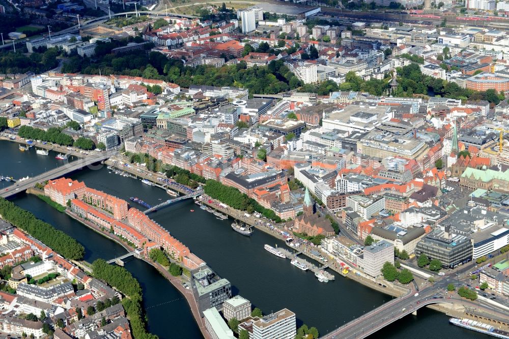 Bremen from the bird's eye view: View of the historic city centre of the Hanseatic city with the Teerhof peninsula between the river Weser and its branch Kleine Weser in Bremen in Germany