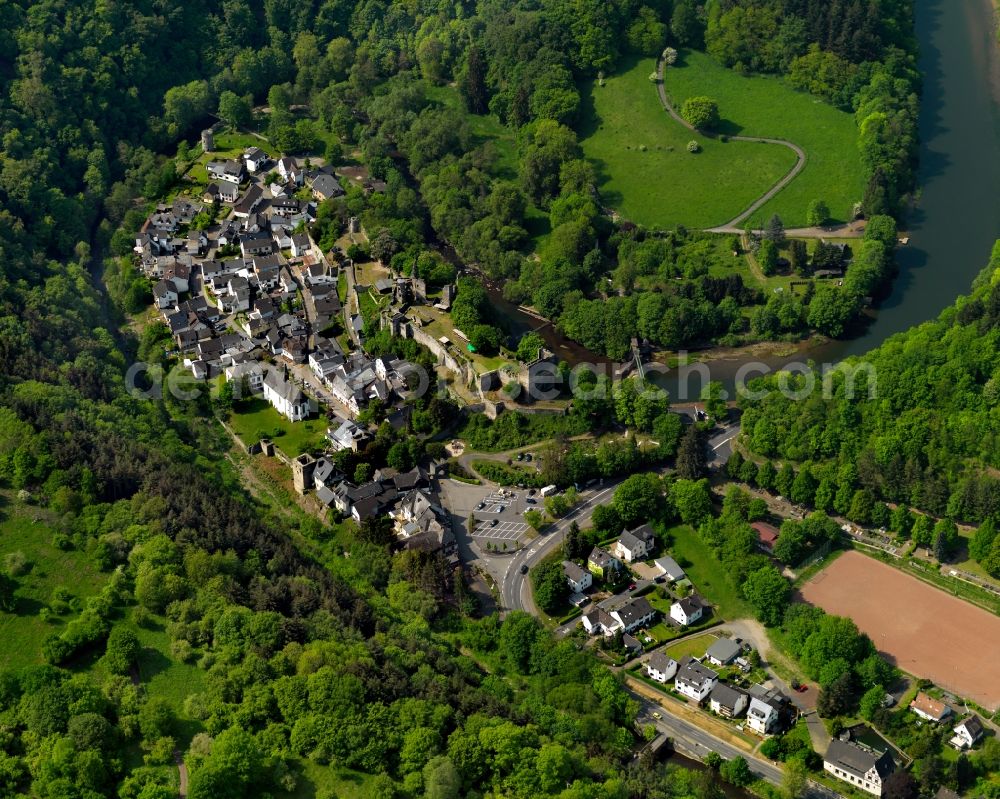 Aerial photograph Neuwied - View of the Altwied part of the town of Neuwied in the state of Rhineland-Palatinate. The town is located in the county district of Mayen-Koblenz on the right riverbank of the river Rhine. The town is an official tourist resort and is an important historic industrial site. Altwied is the smallest district of Neuwied and located in its North, in the valley of the Wied. It is home to the ruins of castle Altwied