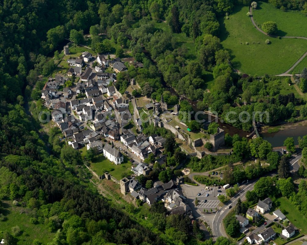 Neuwied from above - View of the Altwied part of the town of Neuwied in the state of Rhineland-Palatinate. The town is located in the county district of Mayen-Koblenz on the right riverbank of the river Rhine. The town is an official tourist resort and is an important historic industrial site. Altwied is the smallest district of Neuwied and located in its North, in the valley of the Wied. It is home to the ruins of castle Altwied