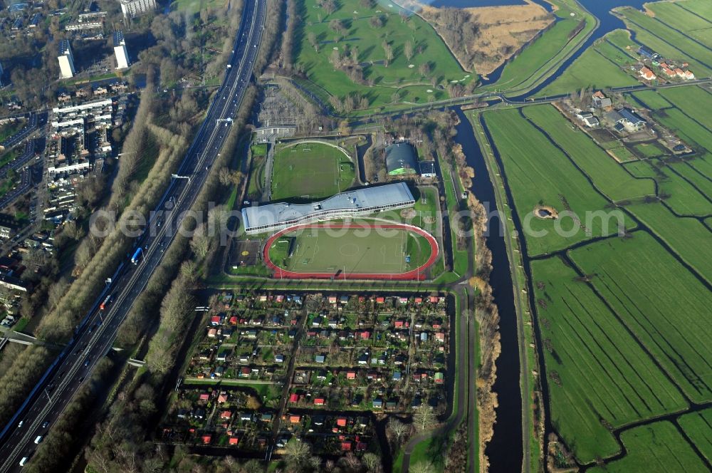 Amsterdam from the bird's eye view: Partial View of Amsterdam North with views of the Sportpark de Weeren, the Tuinpark Buikslotermeer and the ring road north in the province of North Holland in the Netherlands