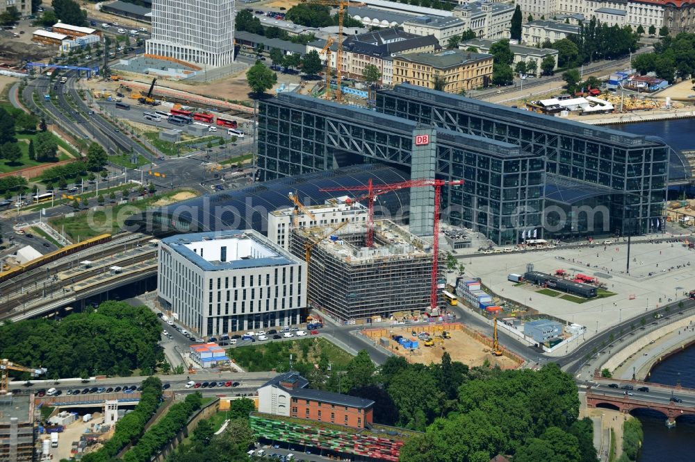 Aerial image Berlin - City view with part of new construction - projects Berlin Central Station in Berlin