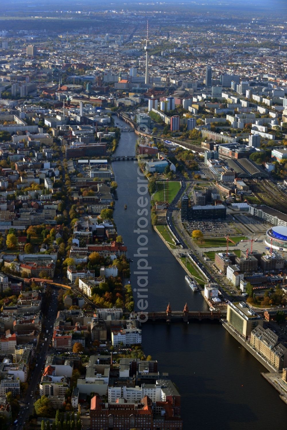 Aerial photograph Berlin - Cityscape of Berlin Friedrichshain along the river Spree leading towards the television tower. View of Oberbaumbruecke, residential and commercial areas as well as buildings and constrcution sites in the development area Mediaspree along the EastSideGallery