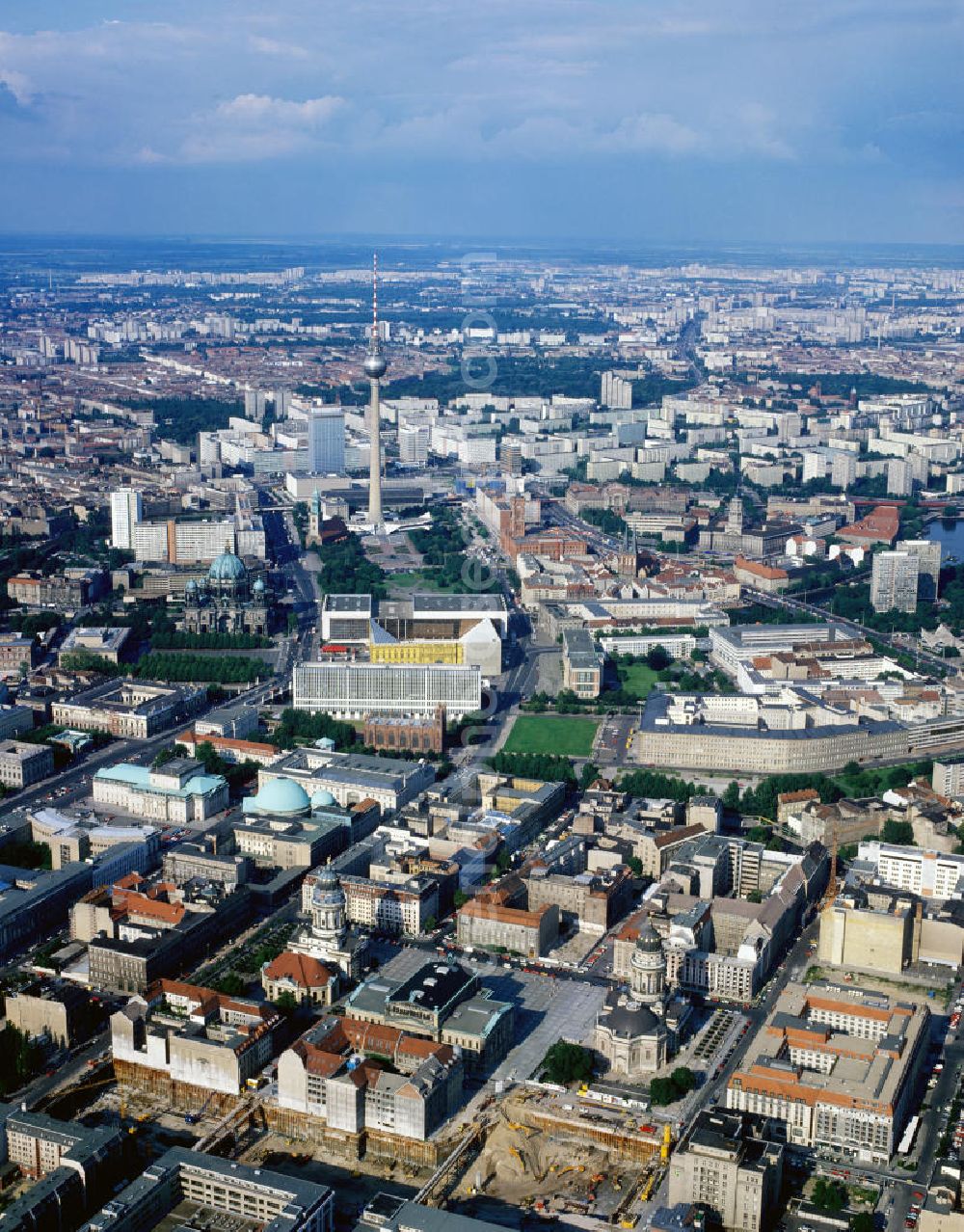 Aerial photograph Berlin Mitte - Stadtansicht Berlin-Mitte mit der Baustelle der Friedrichstadt Passagen Quartier 205, 206 und 207, Gendarmenmarkt mit Konzerthaus, Französischer Dom und Deutscher Dom, Auswärtiges Amt, Werdersche Markt, der Schloßattrappe, dem Berliner Dom, Alexanderplatz mit Berliner Fernsehturm, Nikolaiviertel, Rotes Rathaus usw. Cityscape with many sights of the district Berlin-Mitte.