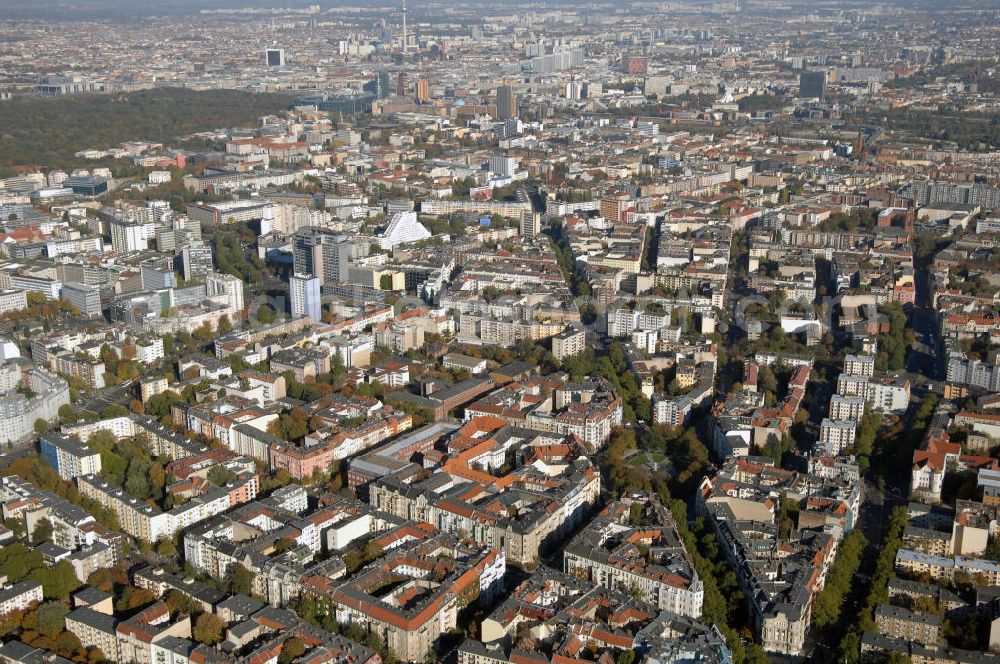 Aerial photograph Berlin - Blick auf den Stadtteil Schöneberg in Richtung Mitte, mit dem Potsdamer Platz im Hintergrund.