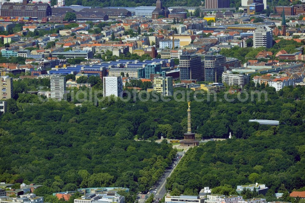 Aerial image Berlin - Partial view of the city of Berlin's Tiergarten to the roundabout at the Victory Column and the Arch Spree in Moabit Berlin