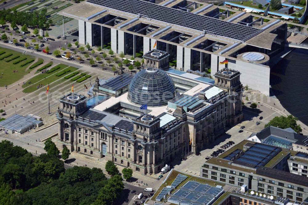 Berlin Mitte from above - Partial view of city from the Tiergarten to the Reichstag on Spree sheets in Berlin - Mitte