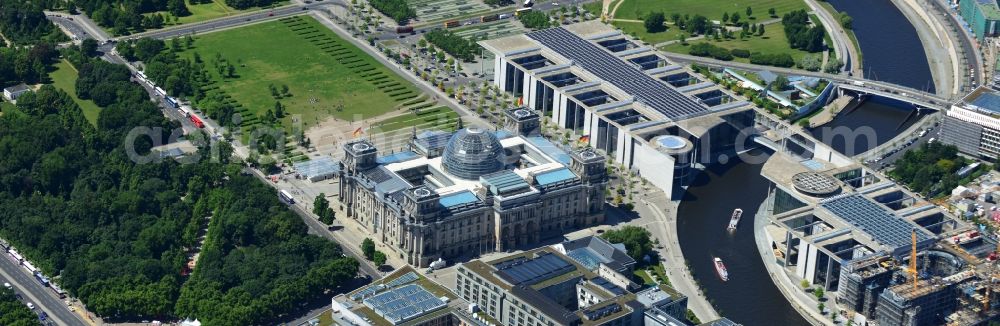 Aerial photograph Berlin Mitte - Partial view of city from the Tiergarten to the Reichstag on Spree sheets in Berlin - Mitte