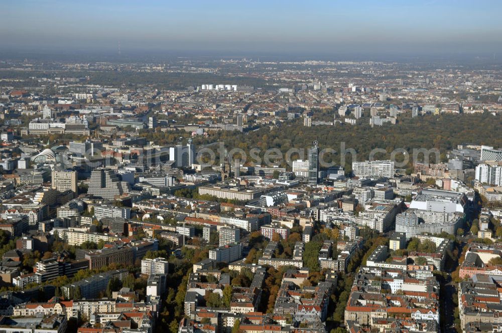 Berlin from above - Blick auf den Stadtteil Charlottenburg mit dem Bahnhof Zoologischer Garten in Richtung Tiergarten.