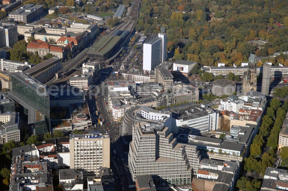 Berlin from the bird's eye view: Blick auf das Wohn- und Geschäftsviertel um den Breitscheidplatz mit der Kaiser-Wilhelm-Gedächtniskirche in Berlin-Charlottenburg.