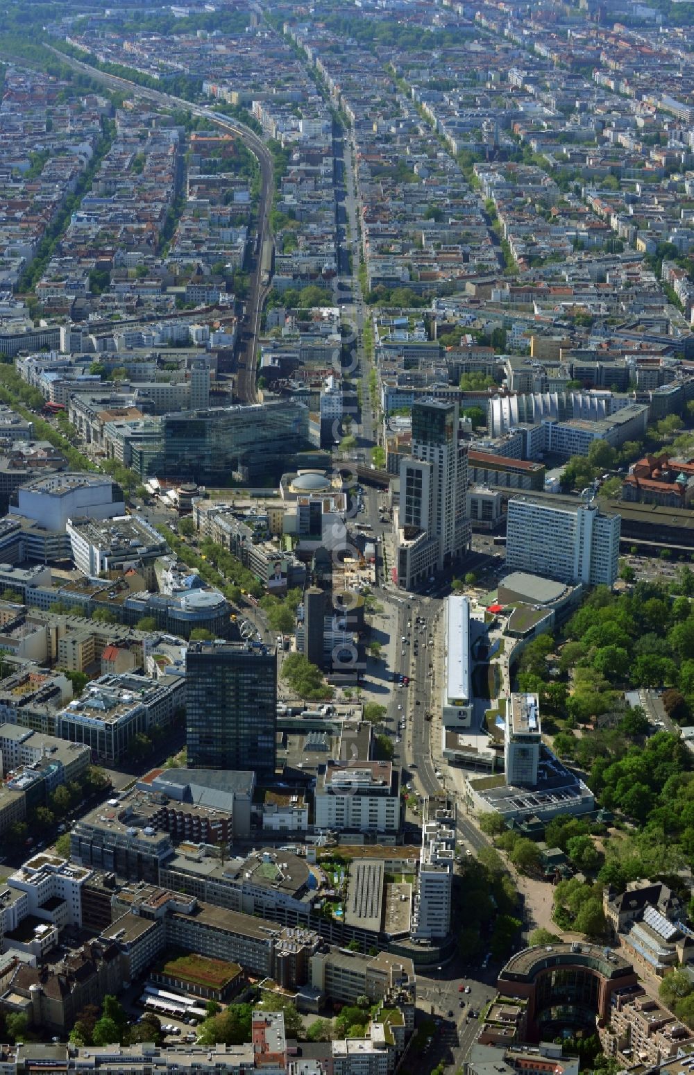 Aerial photograph Berlin - Partial view of the city at the City West Breitscheidplatz with the Kudammm in Berlin - Charlottenburg. With the overview of the city area between the high-rise Europa Center, Zoofenster, building ensemble Bikini - house opposite the ruins of the Kaiser Wilhelm Memorial Church