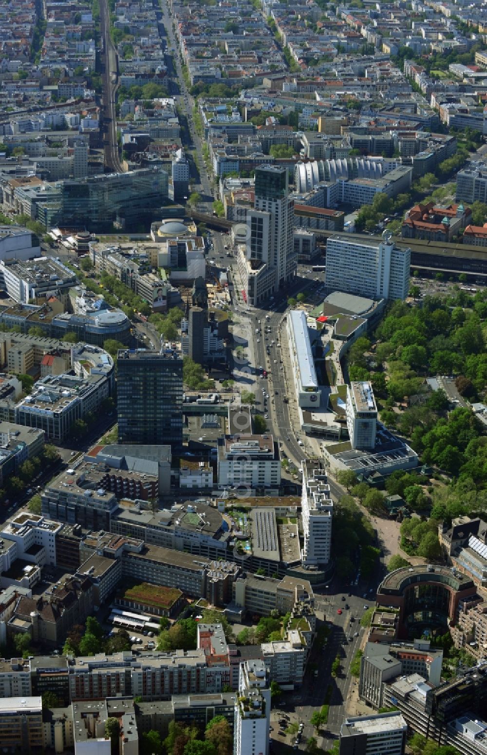 Aerial image Berlin - Partial view of the city at the City West Breitscheidplatz with the Kudammm in Berlin - Charlottenburg. With the overview of the city area between the high-rise Europa Center, Zoofenster, building ensemble Bikini - house opposite the ruins of the Kaiser Wilhelm Memorial Church