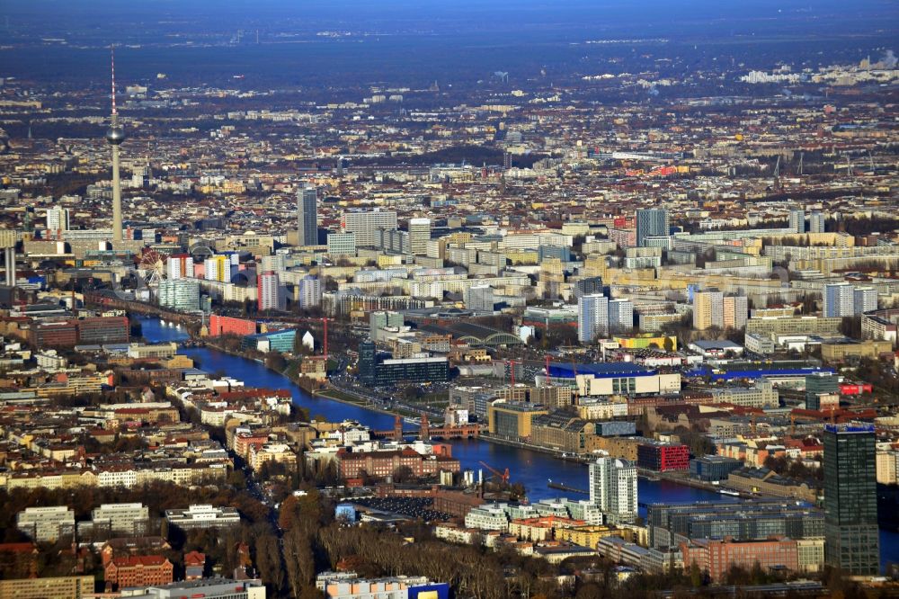 Aerial image Berlin - City sectional view taken along the river Spree, Treptow - Friedrichshain towards the center of Berlin