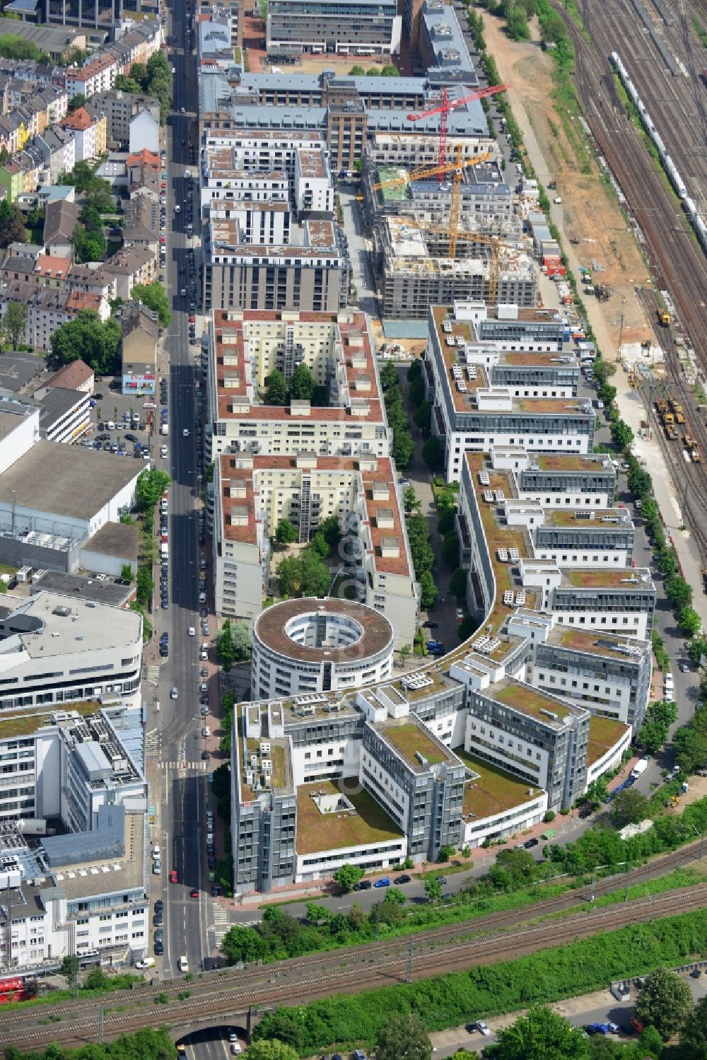 Frankfurt am Main from the bird's eye view: View of the Galluspark part of the Gallus part of Frankfurt in the state Hesse. The whole complex is located between Kleyerstrasse and the rail tracks on site of the former Adler works. It was started in 1992 and includes 220.000 m² of office, commercial and residential buildings. It was built energy efficiently