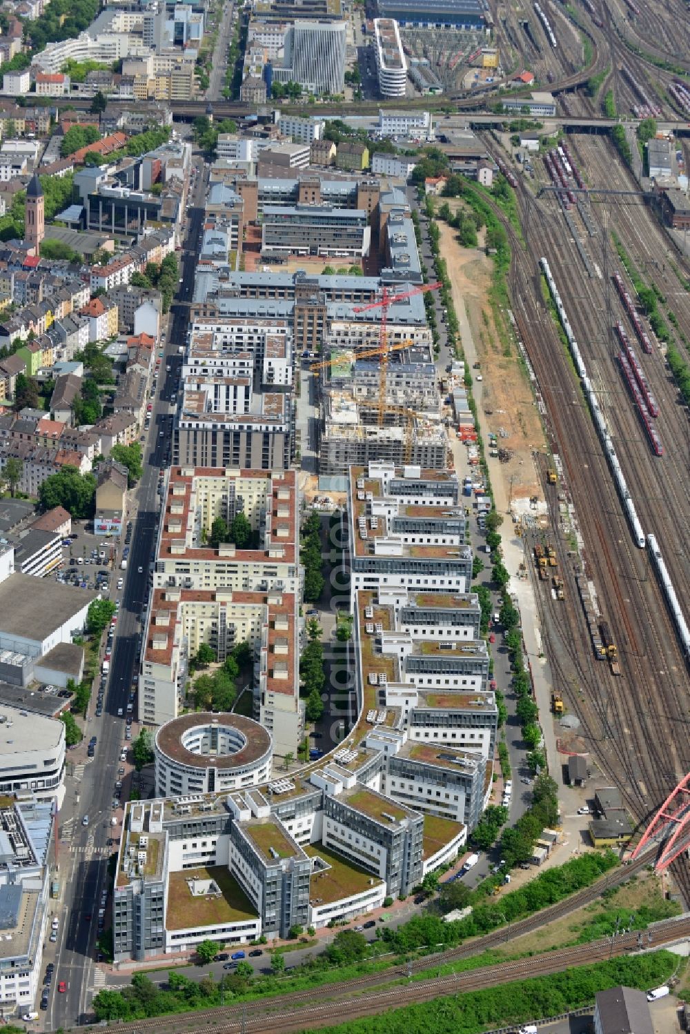 Aerial image Frankfurt am Main - View of the Galluspark part of the Gallus part of Frankfurt in the state Hesse. The whole complex is located between Kleyerstrasse and the rail tracks on site of the former Adler works. It was started in 1992 and includes 220.000 m² of office, commercial and residential buildings. It was built energy efficiently