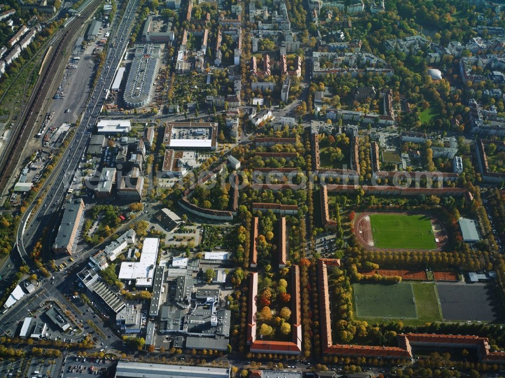 Aerial image Berlin - View of the commercial and residential area on Alboinstrasse in the district of Tempelhof-Schoeneberg in Berlin in Germany. The area includes residential estates, parks and a large industrial and commercial area in its Northwest including shopping facilities, office buildings and company compounds