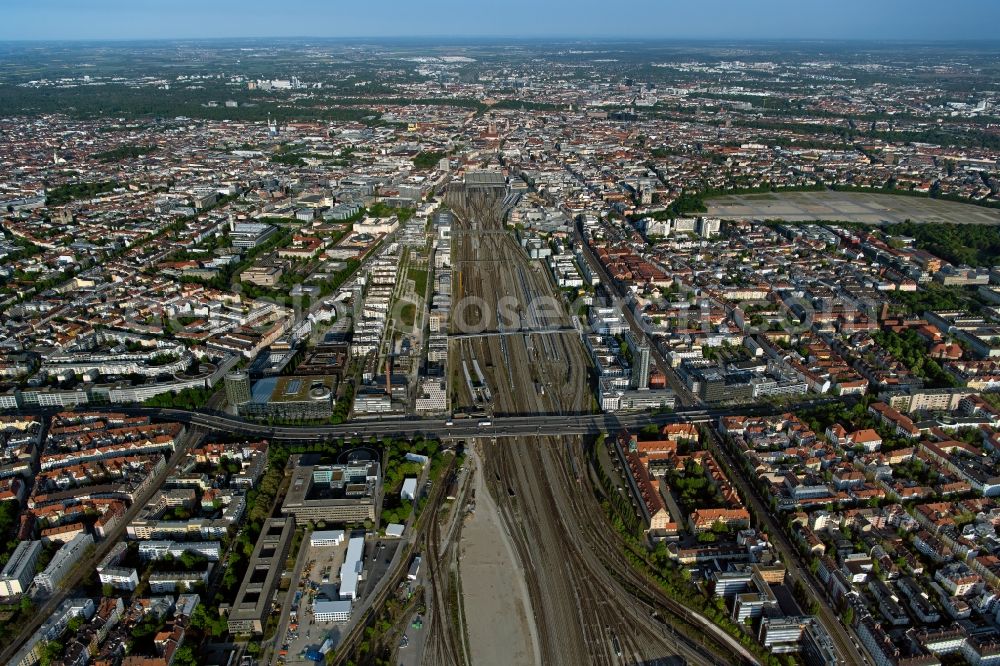 Aerial image München - District view with a view of track systems, route in the network of the Deutsche Bahn and central station in the inner city in Munich in the state Bavaria, Germany