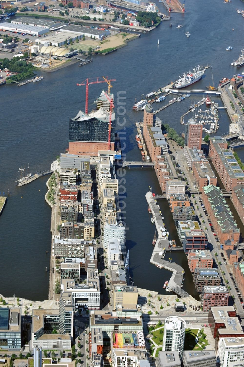 Aerial photograph Hamburg - View of waterfront Hafencity in Hamburg. Hafencity is a district in the middle of Hamburg. It exists of the area of the Großer Grasbrook, the northern part of the former isle Grasbrook, and the Speicherstadt on the former isles Kehrwieder and Wandrahm