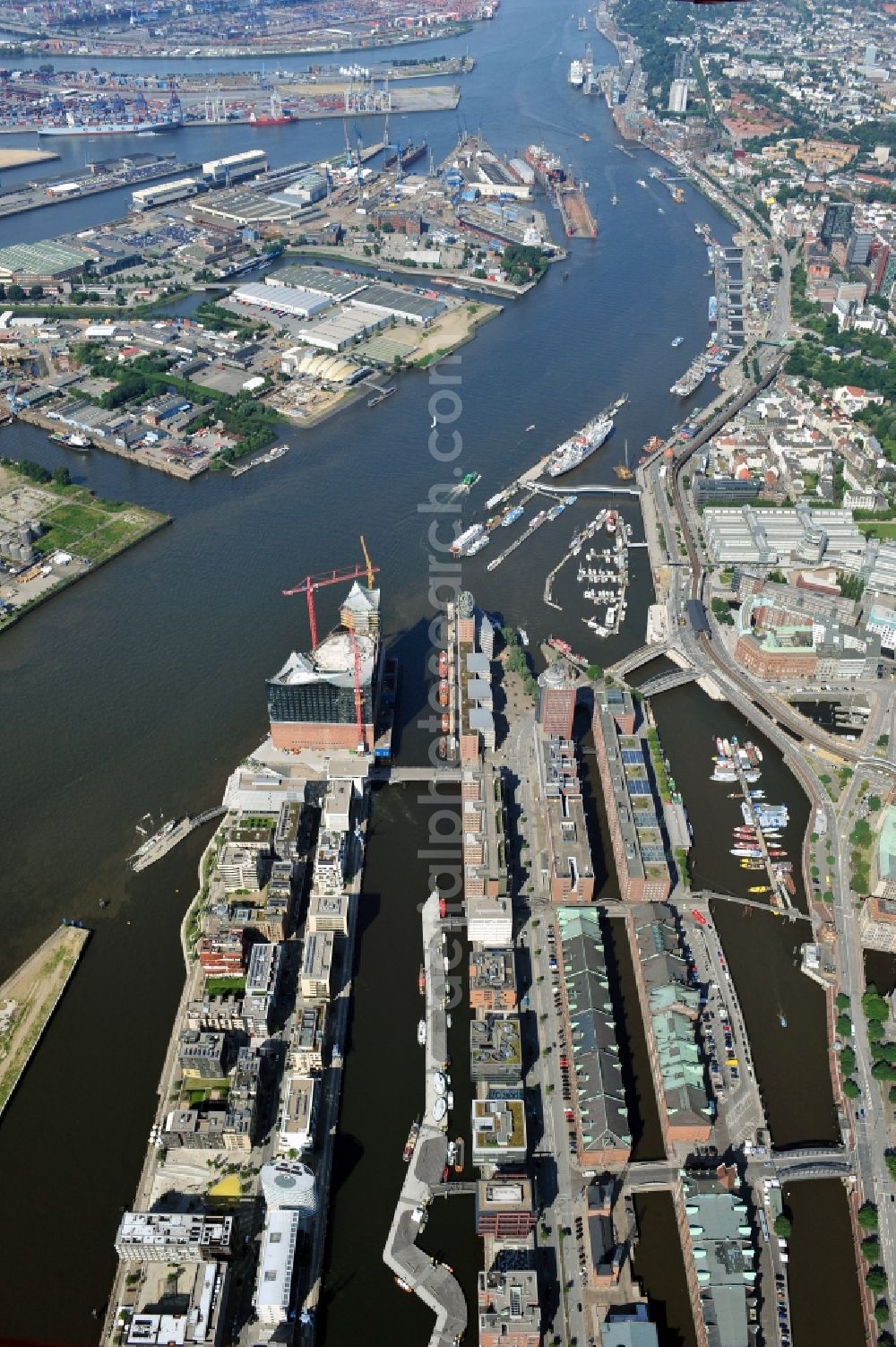 Aerial photograph Hamburg - View of waterfront Hafencity in Hamburg. Hafencity is a district in the middle of Hamburg. It exists of the area of the Großer Grasbrook, the northern part of the former isle Grasbrook, and the Speicherstadt on the former isles Kehrwieder and Wandrahm