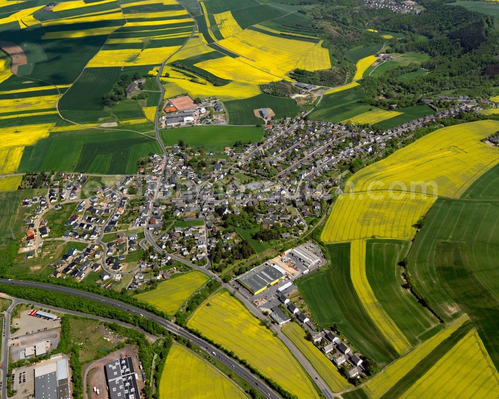 Aerial photograph Mayen - View of the Hausen district of Mayen in the state Rhineland-Palatinate. The town is located in the county district of Mayen-Koblenz in the Eifel region. The urban area is crossed by the river Nette. Mayen consists of a main town and four boroughs and districts. Hausen is one of these four parts and located in the East of the main town