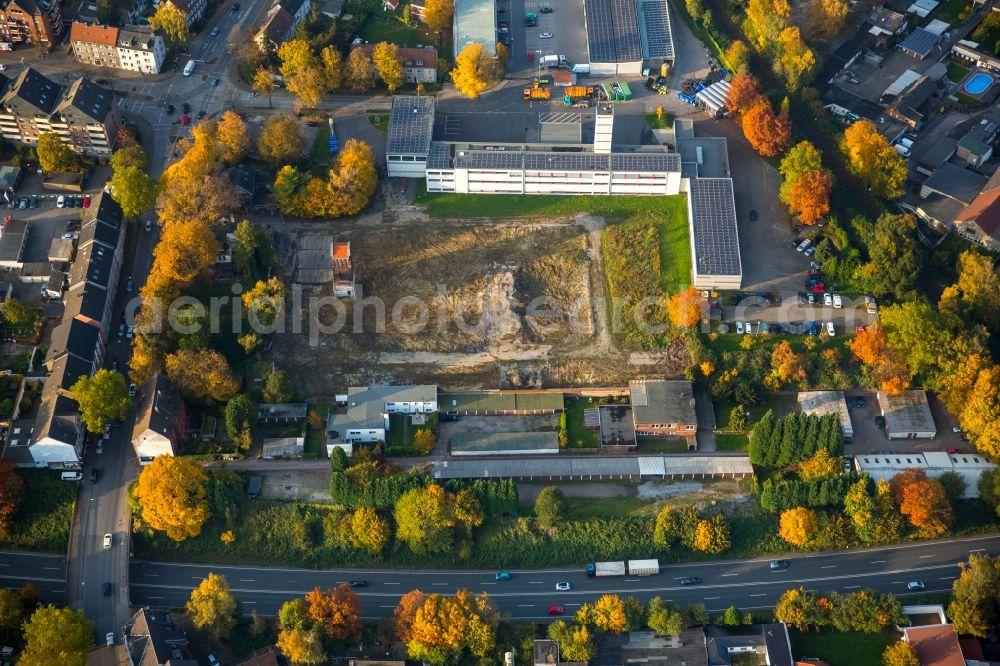 Aerial photograph Gladbeck - View of the autumnal area around Roter Turm (Red Tower) in Gladbeck in the state of North Rhine-Westphalia. The tower is a remaining rest of the former slaughterhouse where residential buildings are being planned