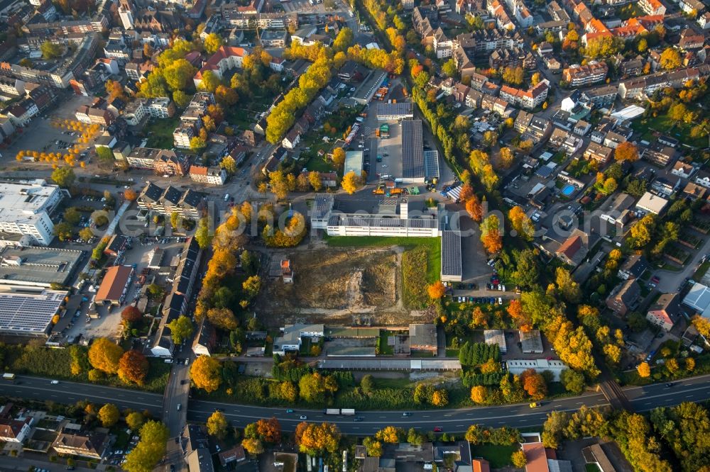 Gladbeck from the bird's eye view: View of the autumnal area around Roter Turm (Red Tower) in Gladbeck in the state of North Rhine-Westphalia. The tower is a remaining rest of the former slaughterhouse where residential buildings are being planned